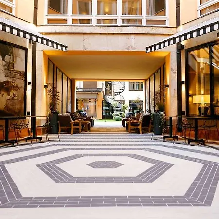 F6, Ascend Collection Hotel